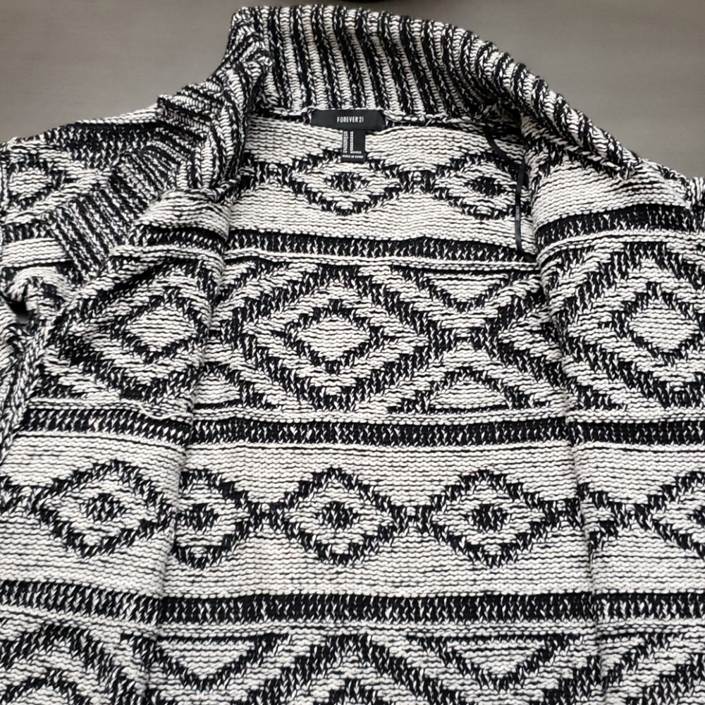 Forever 21 Cardigan Sweater Size Medium - Picture 5 of 6